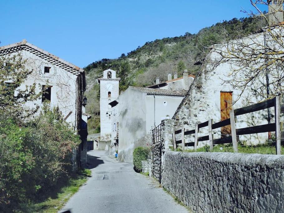 Gite Le Chaudron 1 A 7Pers Avec Piscine Villa Montclar-sur-Gervanne Exterior foto